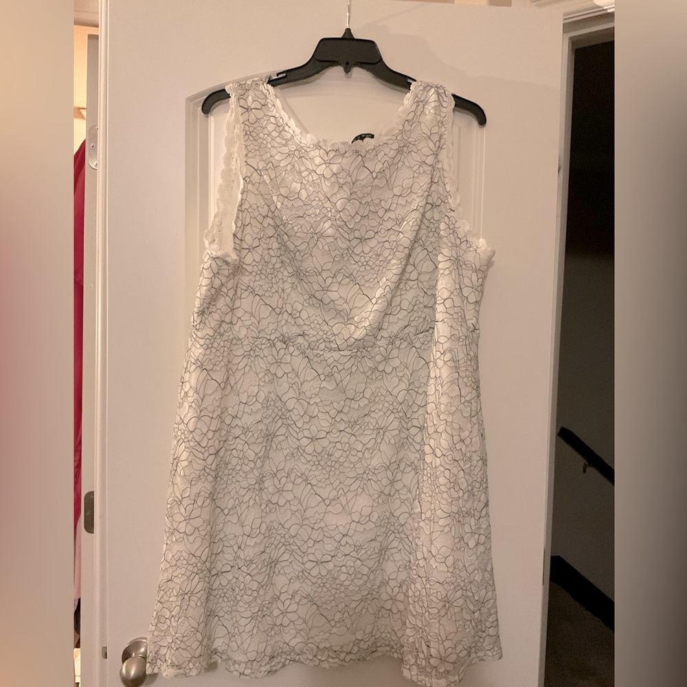 Womens plus size white floral sleeveless dress